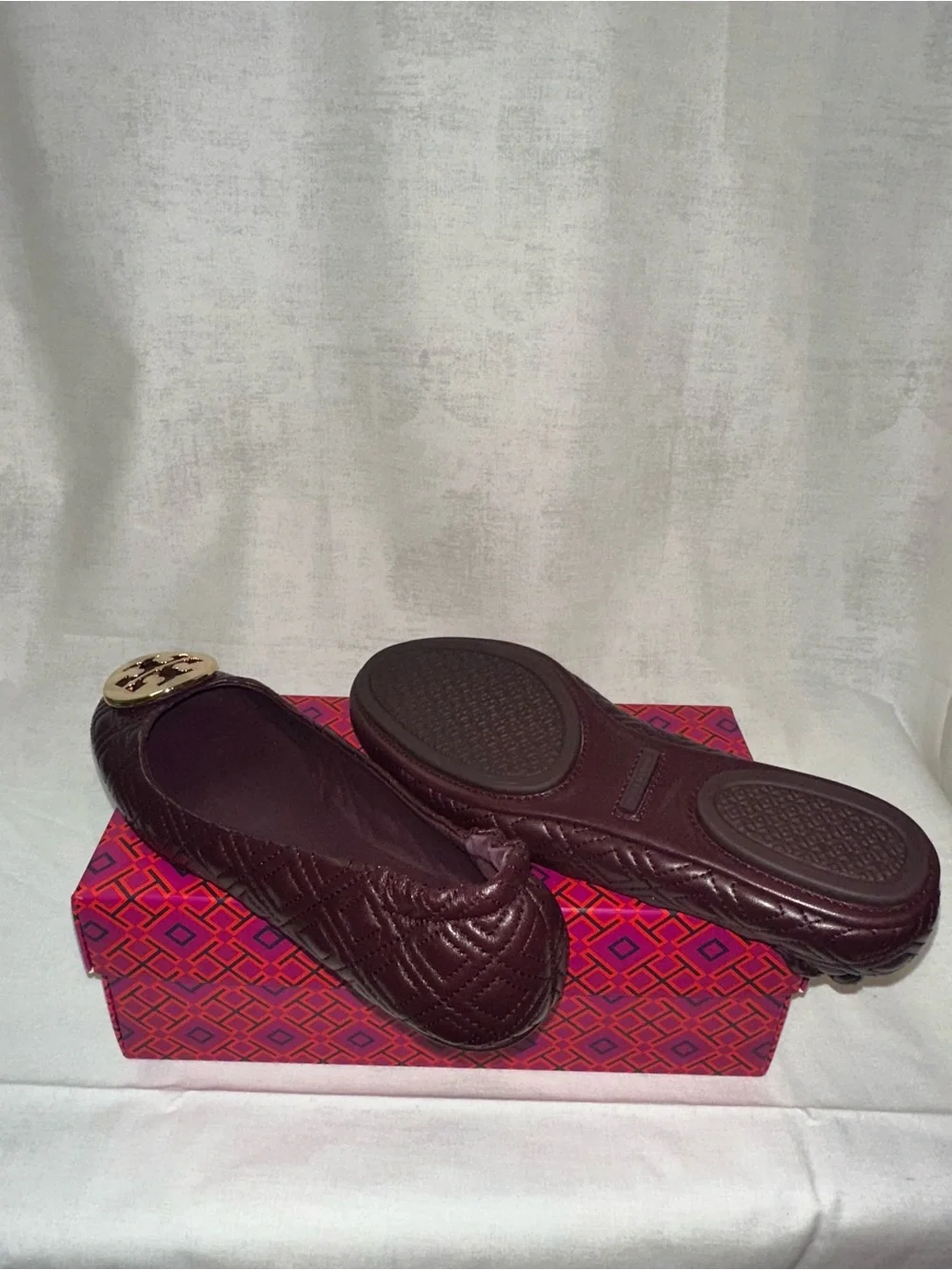 Tory Burch Quilted Minnie Metal Logo Port Size 6.5